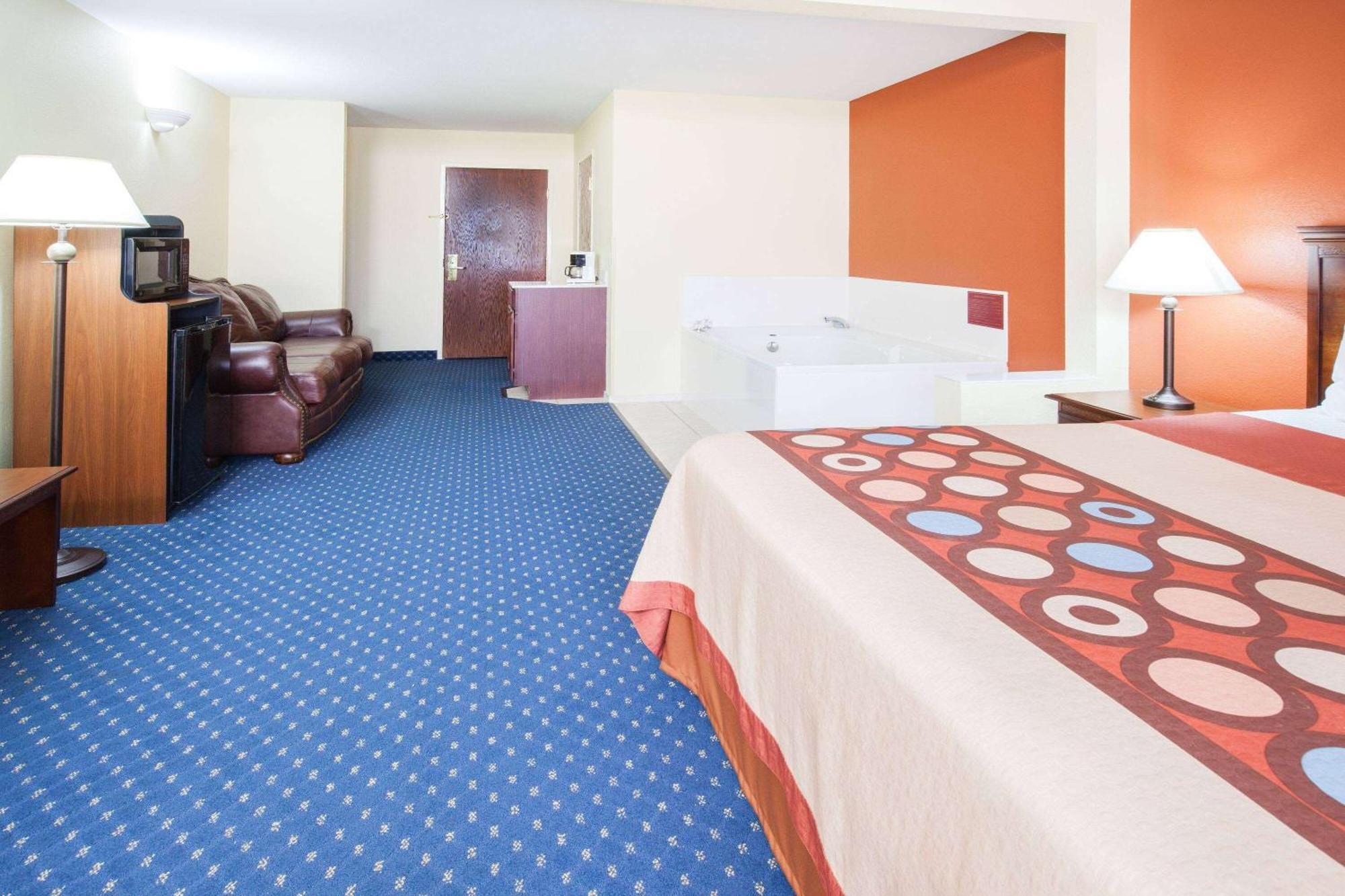 Super 8 By Wyndham White Hall Zewnętrze zdjęcie